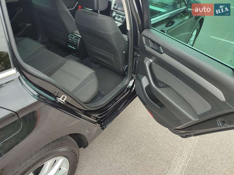 Универсал Volkswagen Passat 2017 в Киеве