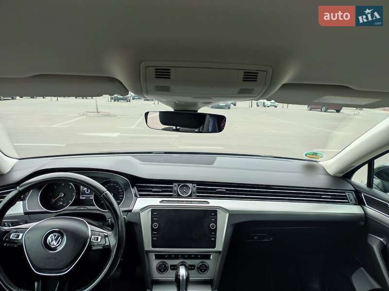 Универсал Volkswagen Passat 2017 в Киеве