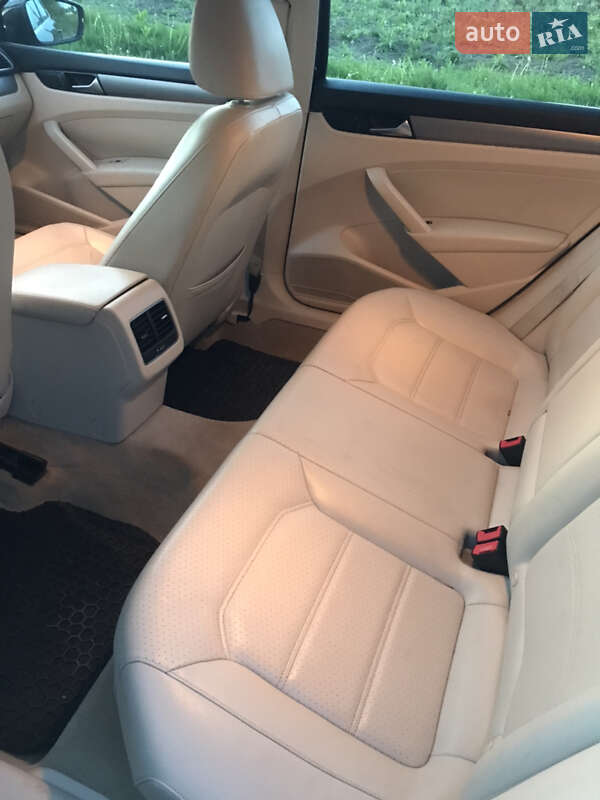 Седан Volkswagen Passat 2014 в Хмільнику