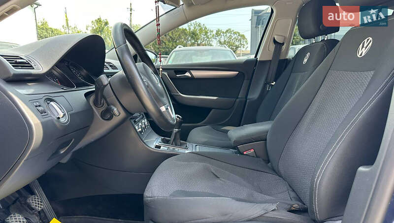Седан Volkswagen Passat 2013 в Львове