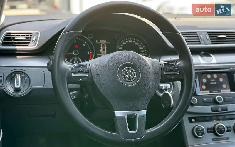 Седан Volkswagen Passat 2013 в Львове