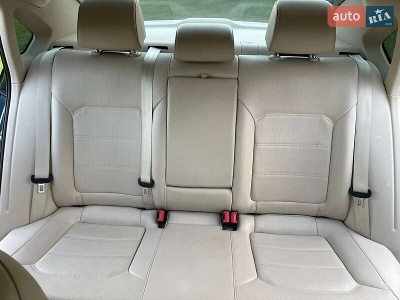 Седан Volkswagen Passat 2012 в Черкассах