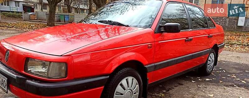 Седан Volkswagen Passat 1988 в Харкові
