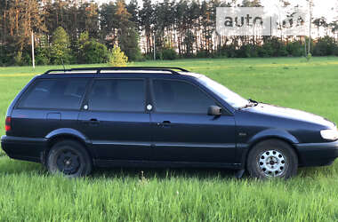 Универсал Volkswagen Passat 1995 в Жовкве