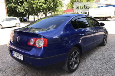 Седан Volkswagen Passat 2009 в Волочиську