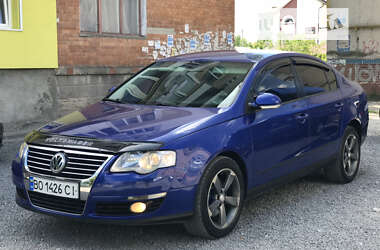 Седан Volkswagen Passat 2009 в Волочиську