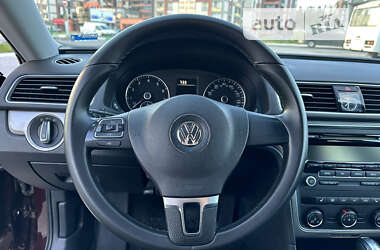 Седан Volkswagen Passat 2013 в Львове