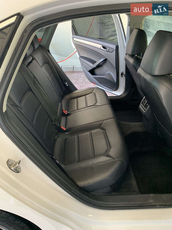 Седан Volkswagen Passat 2015 в Львове фото 12 Седан Volkswagen Passat 2015 в Львове
