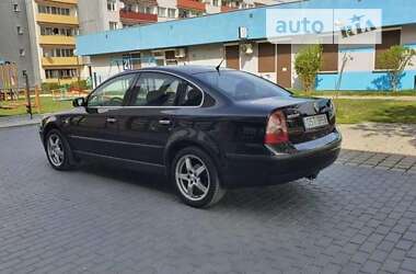 Седан Volkswagen Passat 2003 в Полонном