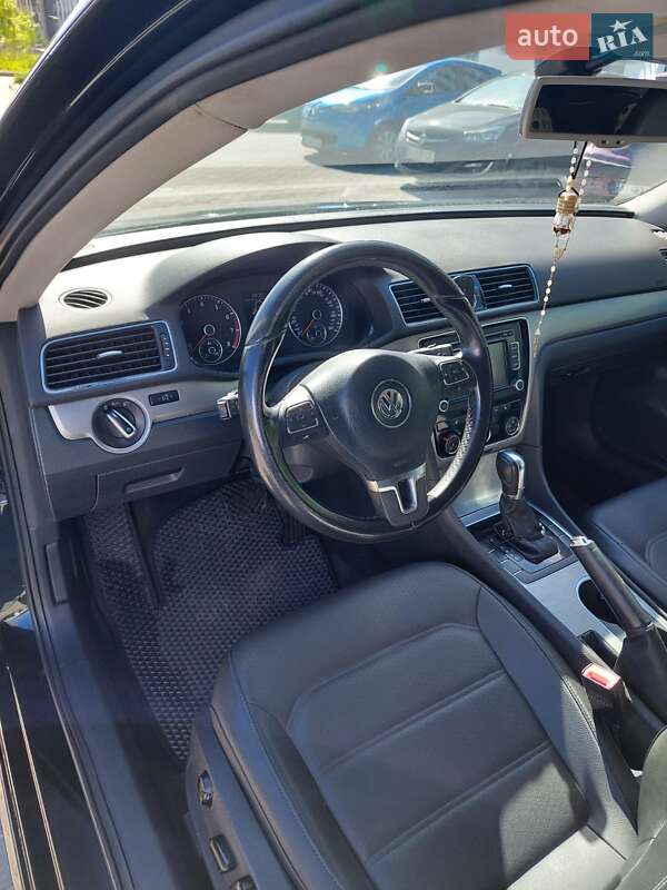 Седан Volkswagen Passat 2013 в Львове