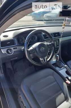 Седан Volkswagen Passat 2013 в Львові