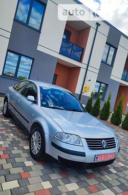 Седан Volkswagen Passat 2000 в Луцке