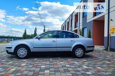 Седан Volkswagen Passat 2000 в Луцке