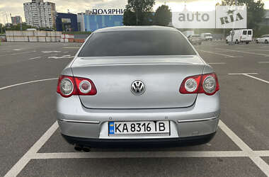 Седан Volkswagen Passat 2005 в Києві