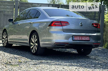 Седан Volkswagen Passat 2019 в Дрогобыче