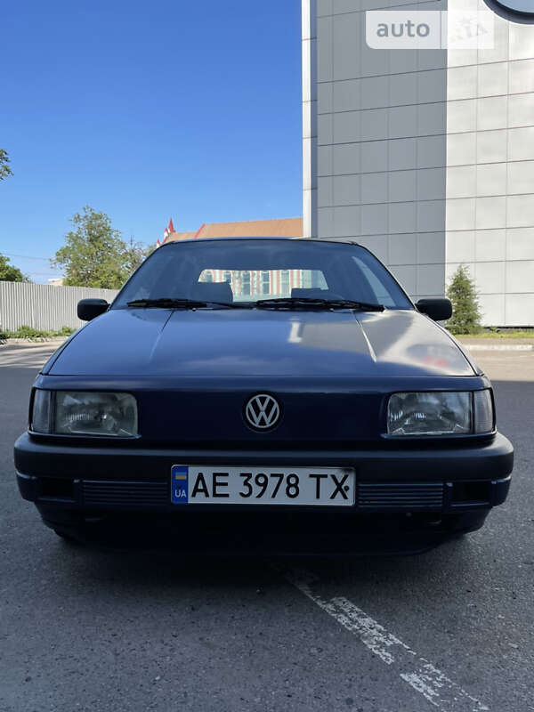 Седан Volkswagen Passat 1990 в Кривом Роге