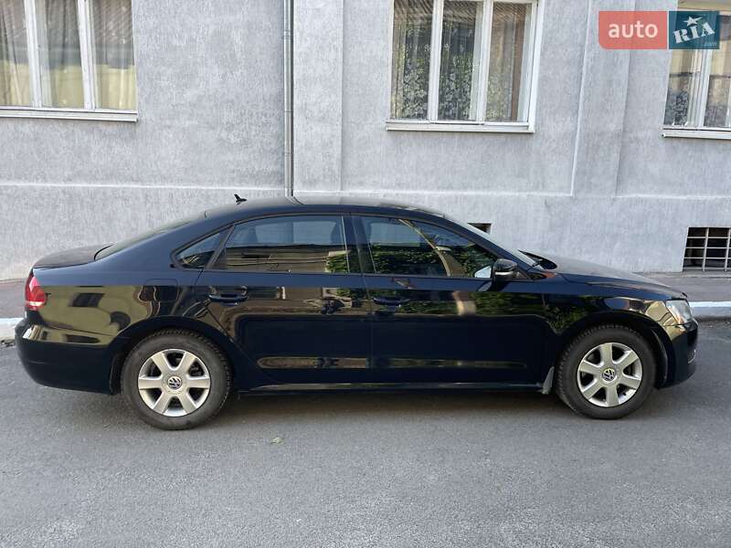 Седан Volkswagen Passat 2014 в Львове