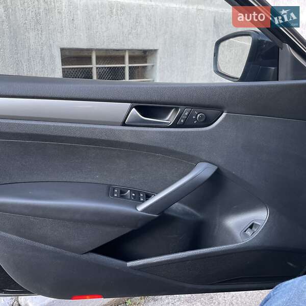 Седан Volkswagen Passat 2014 в Львове