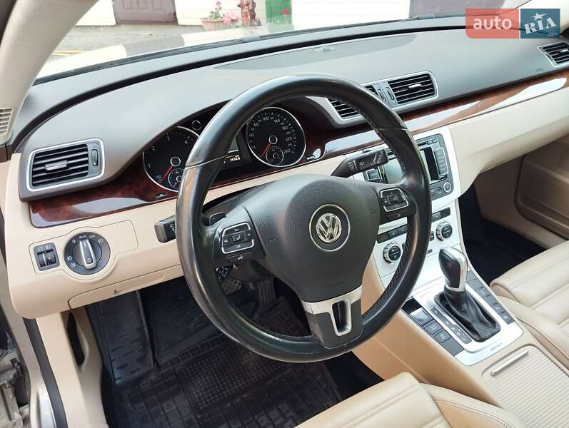 Універсал Volkswagen Passat 2011 в Луцьку