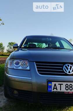 Седан Volkswagen Passat 2003 в Рогатине