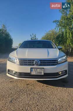 Седан Volkswagen Passat 2016 в Києві