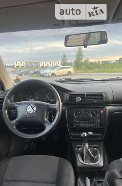 Универсал Volkswagen Passat 2000 в Львове