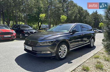 Универсал Volkswagen Passat 2018 в Львове