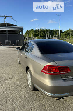 Седан Volkswagen Passat 2012 в Львове