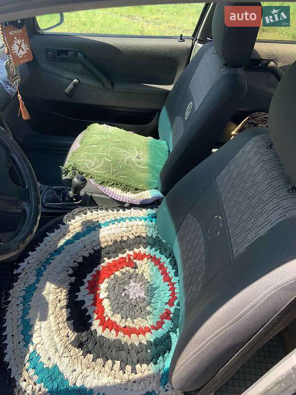 Седан Volkswagen Passat 1988 в Бродах