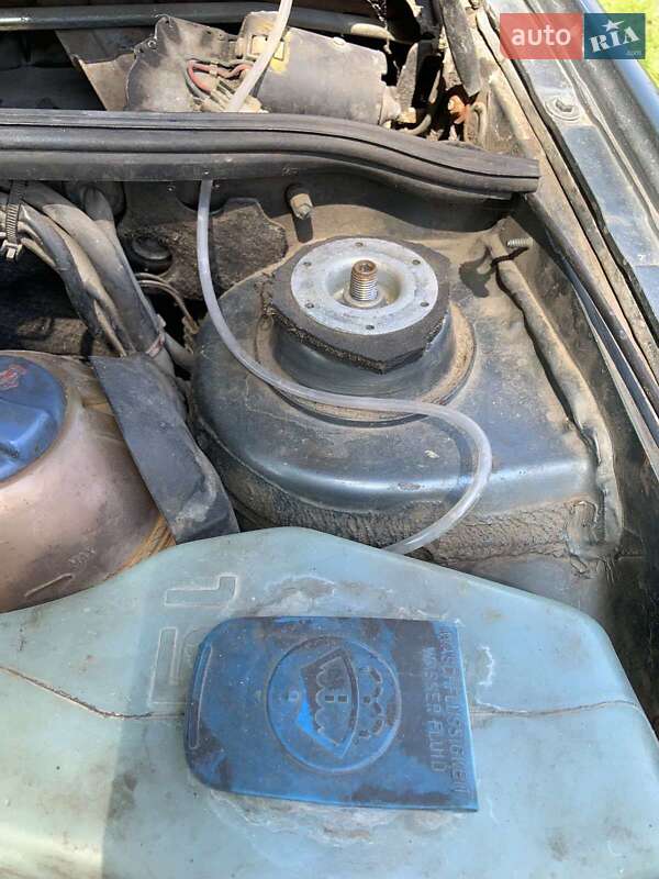 Седан Volkswagen Passat 1988 в Бродах