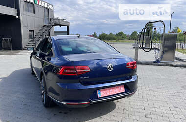 Седан Volkswagen Passat 2015 в Калуше