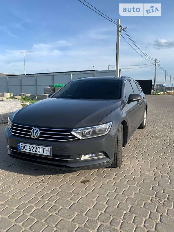 Універсал Volkswagen Passat 2015 в Львові