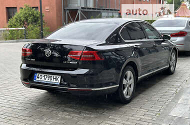Седан Volkswagen Passat 2015 в Ужгороде