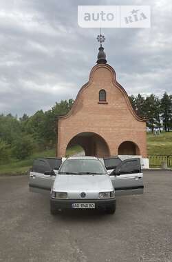 Седан Volkswagen Passat 1988 в Львові
