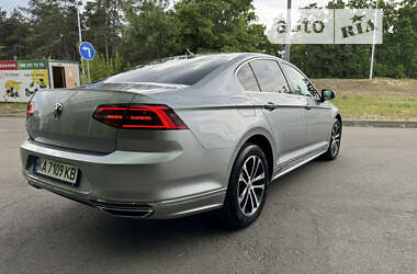 Седан Volkswagen Passat 2018 в Киеве