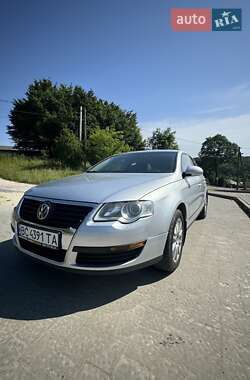 Седан Volkswagen Passat 2010 в Львове