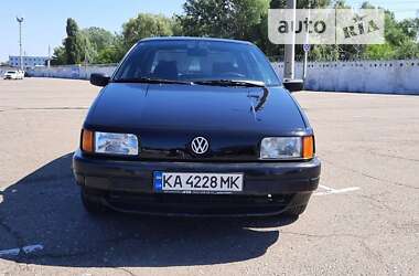 Седан Volkswagen Passat 1988 в Києві