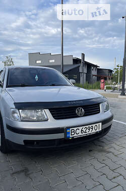 Седан Volkswagen Passat 1998 в Бориславі