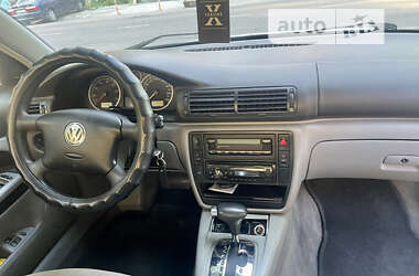 Седан Volkswagen Passat 2001 в Одессе
