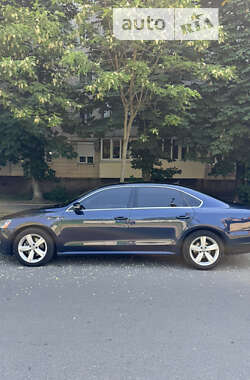 Седан Volkswagen Passat 2012 в Киеве