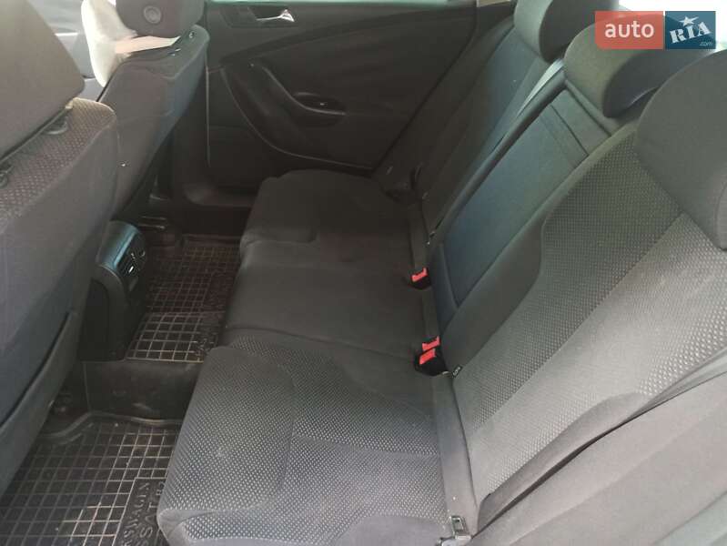 Універсал Volkswagen Passat 2006 в Зборові