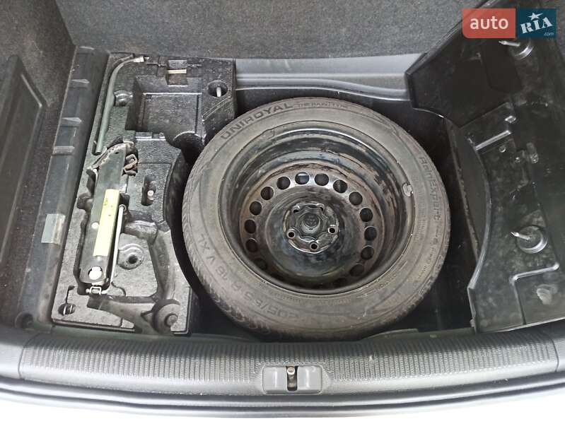 Універсал Volkswagen Passat 2006 в Зборові