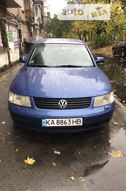 Седан Volkswagen Passat 1999 в Киеве