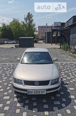 Седан Volkswagen Passat 1999 в Шепетівці