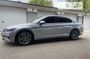 Седан Volkswagen Passat 2019 в Житомире