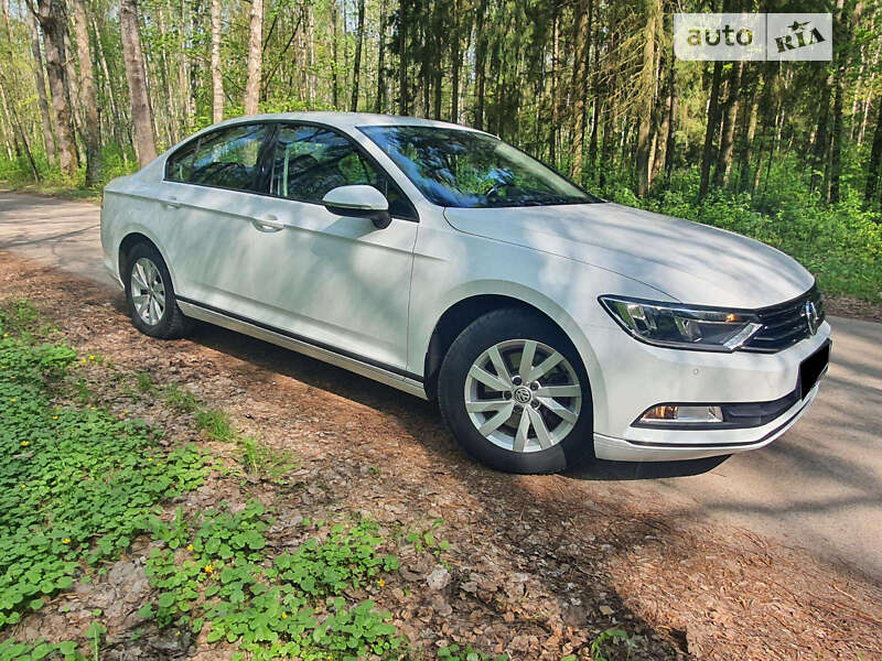 Седан Volkswagen Passat 2018 в Луцке