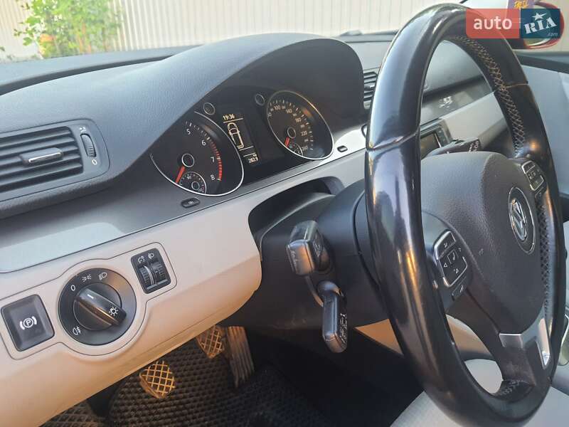 Универсал Volkswagen Passat 2010 в Ивано-Франковске