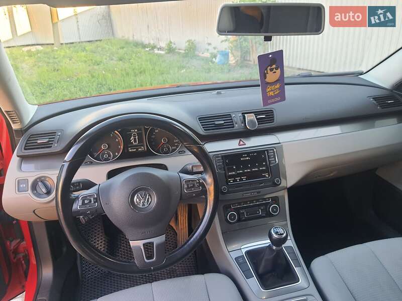 Универсал Volkswagen Passat 2010 в Ивано-Франковске
