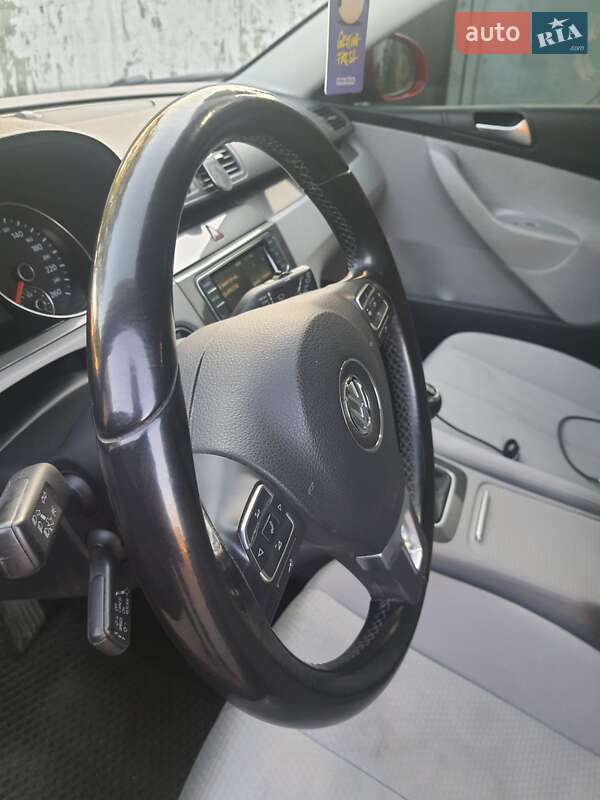 Универсал Volkswagen Passat 2010 в Ивано-Франковске