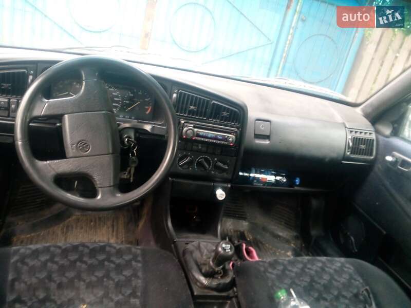 Седан Volkswagen Passat 1993 в Кременчуге фото 12 Седан Volkswagen Passat 1993 в Кременчуге